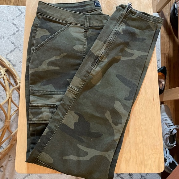 Abercrombie & Fitch Pants & Jumpsuits Abercrombie Camo Cargo Pants